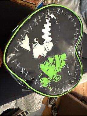 Novelty Heart-Shaped Black & Neon Green Women's Belt Bag